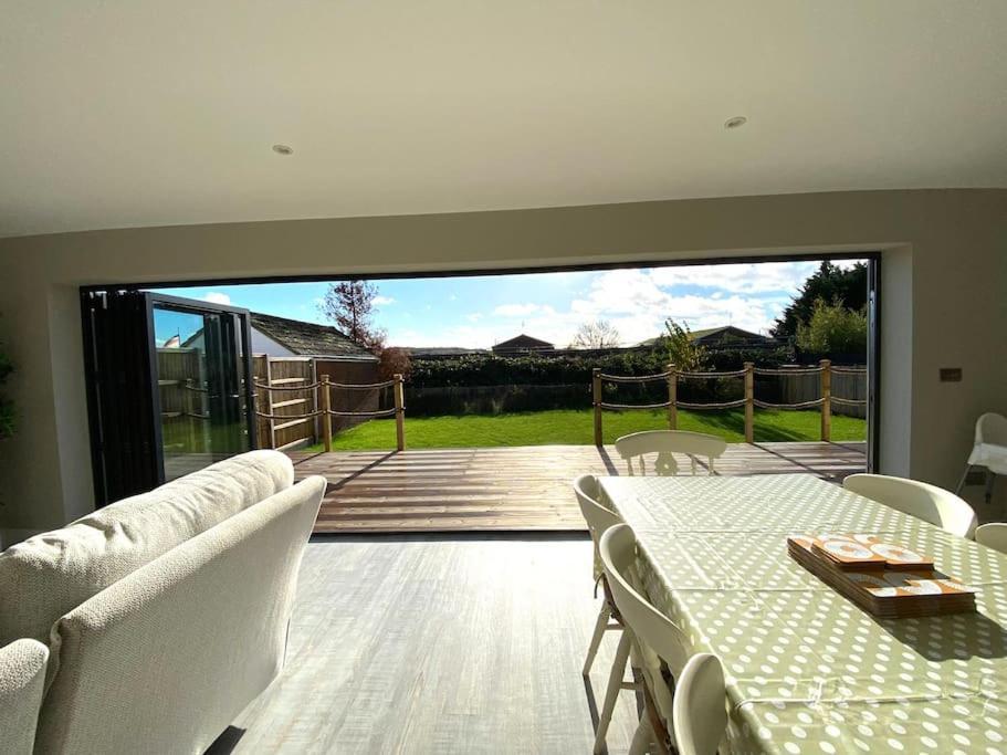 Brand New, Stunning Beachside House Seasalter Luaran gambar